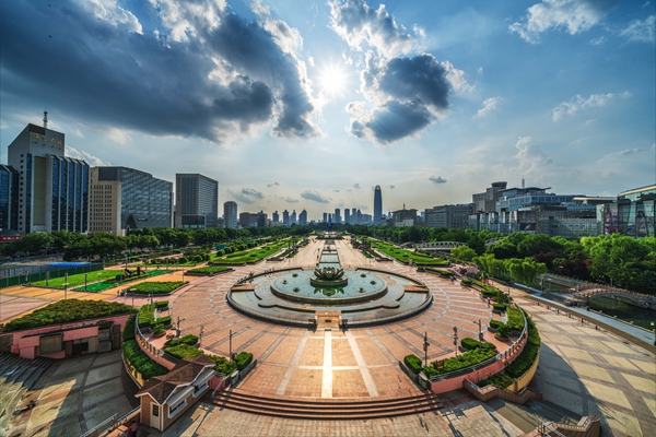 泉城廣場(chǎng)，20周年了！