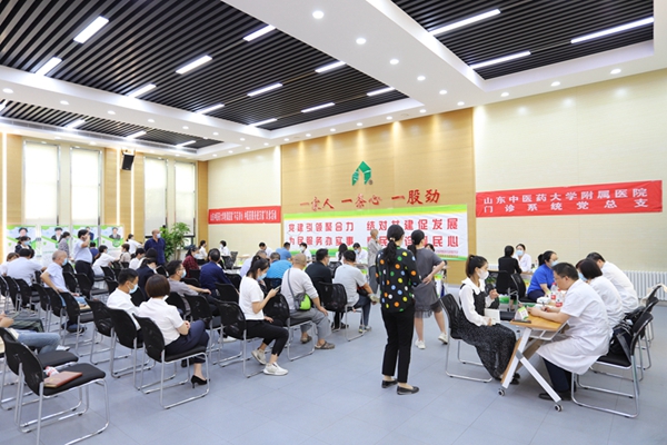 黨建引領(lǐng)聚合力，結(jié)對共建促發(fā)展  為民服務(wù)辦實事，惠民義診暖民心——山東中醫(yī)藥大學附屬醫(yī)院門診管理服務(wù)黨支部和管理公司機關(guān)黨支部舉行黨建共建協(xié)議簽約儀式